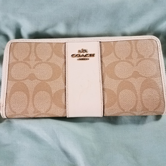 Coach Handbags - COACH WALLET